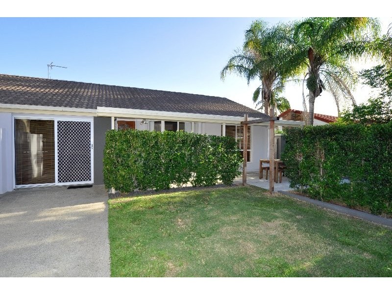 2/3 Hentdale Court, Labrador QLD 4215