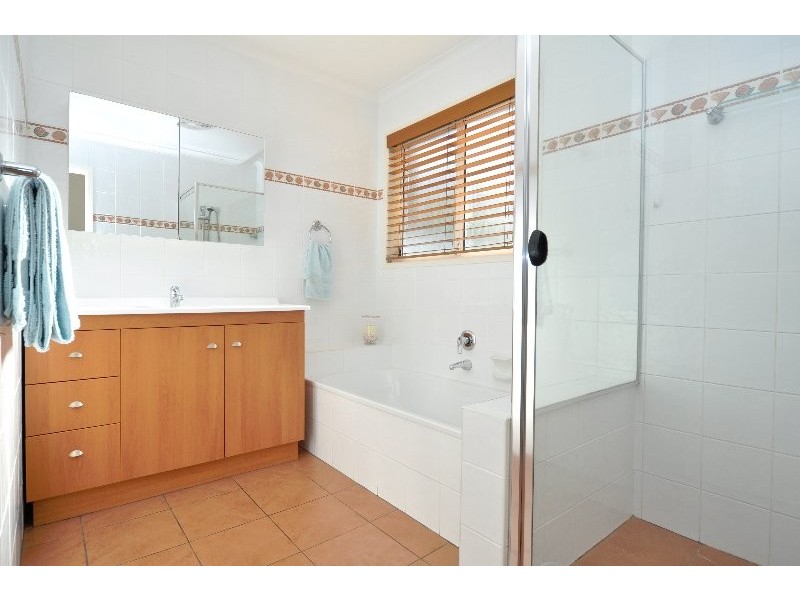 2/3 Hentdale Court, Labrador QLD 4215