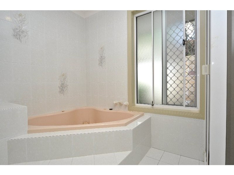 14 Pearson Close, Arundel QLD 4214