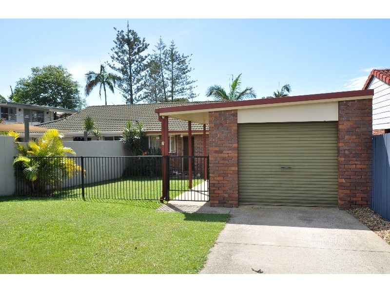 2/1 Brookside Road, Labrador QLD 4215