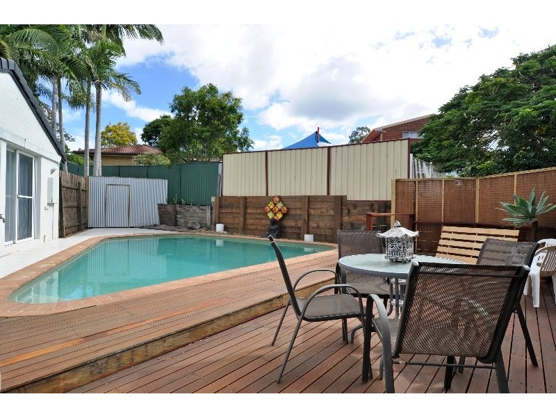 4 Remount Place, Carrara QLD 4211