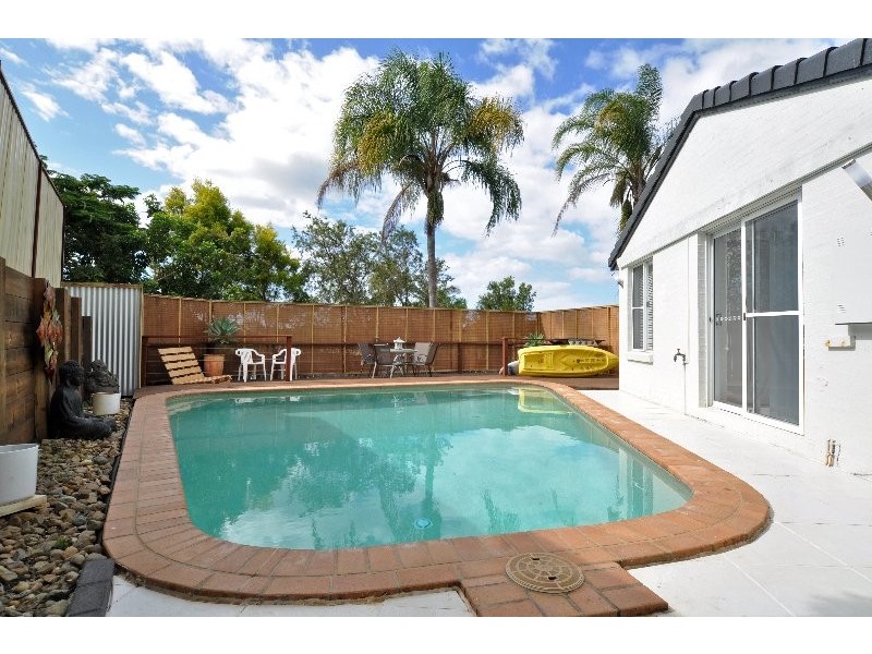 4 Remount Place, Carrara QLD 4211