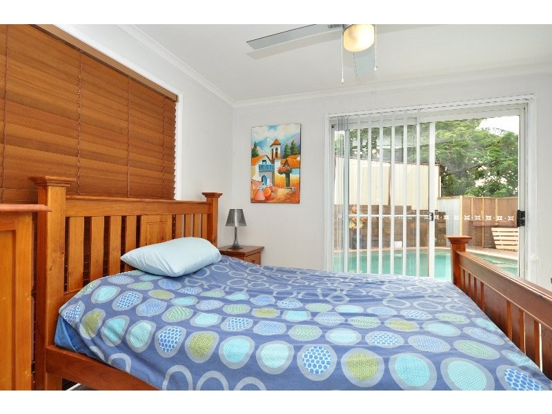 4 Remount Place, Carrara QLD 4211