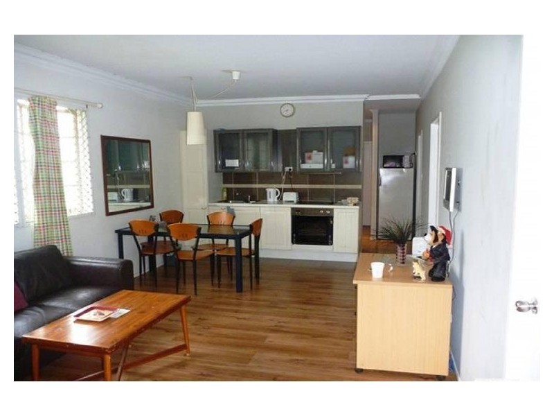 20 Robert Street, Labrador QLD 4215