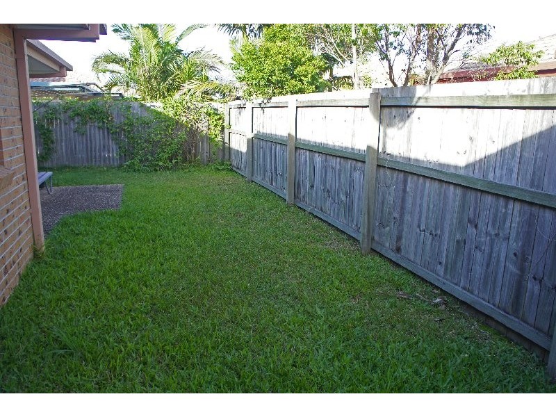 2/8 Souzys Court, Labrador QLD 4215