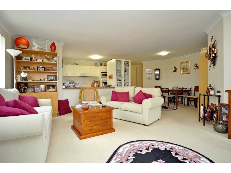 1/11 Tanias Place, Labrador QLD 4215