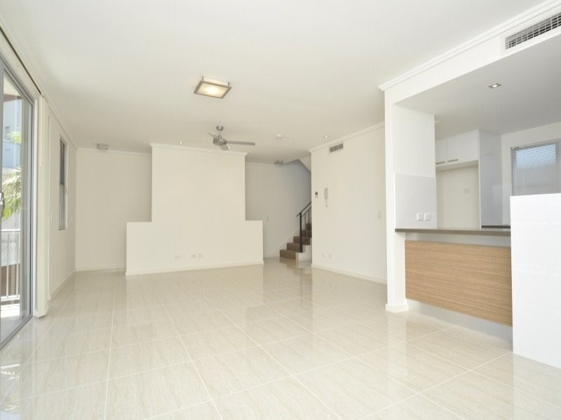 110/56 Sickle Avenue, Hope Island QLD 4212