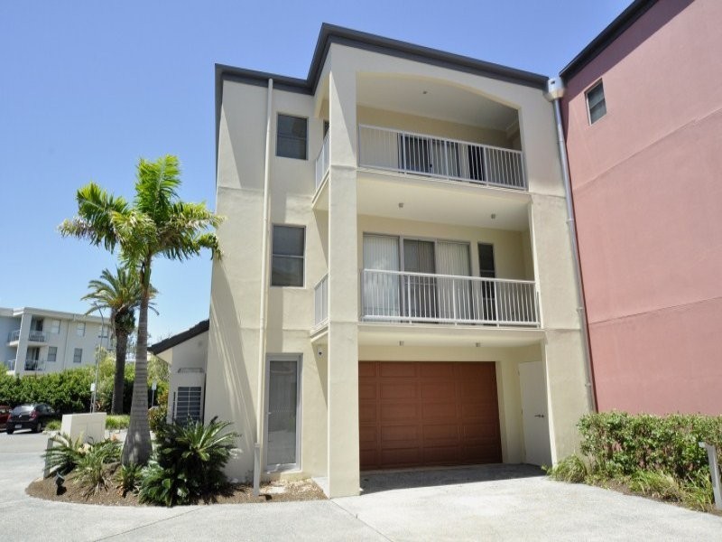 110/56 Sickle Avenue, Hope Island QLD 4212