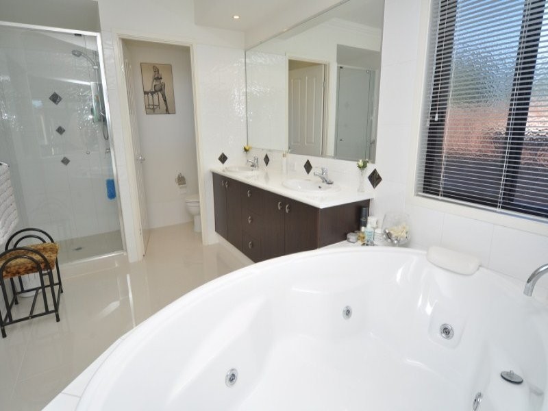 61 Brittany Drive, Oxenford QLD 4210