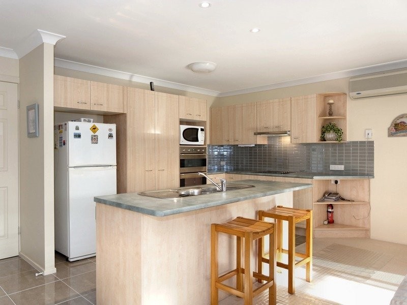 1/16 Crosby Avenue, Pacific Pines QLD 4211