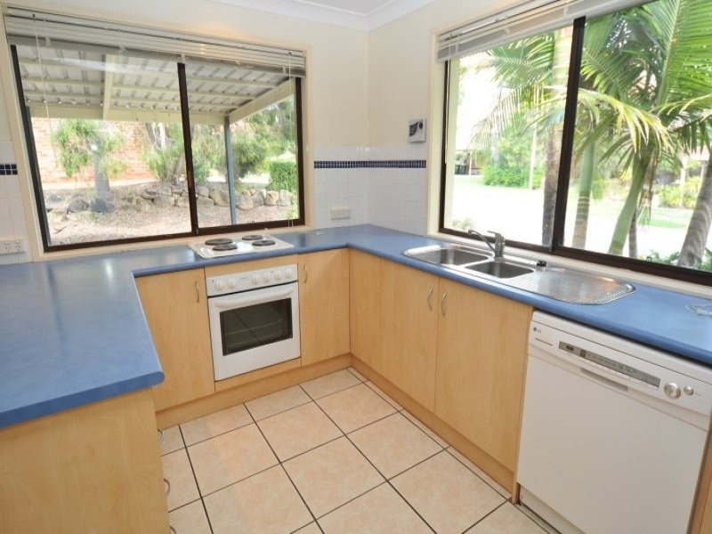 8 Wilmot Place, Helensvale QLD 4212