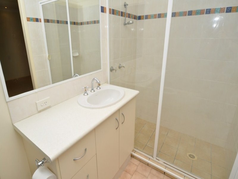 8 Wilmot Place, Helensvale QLD 4212