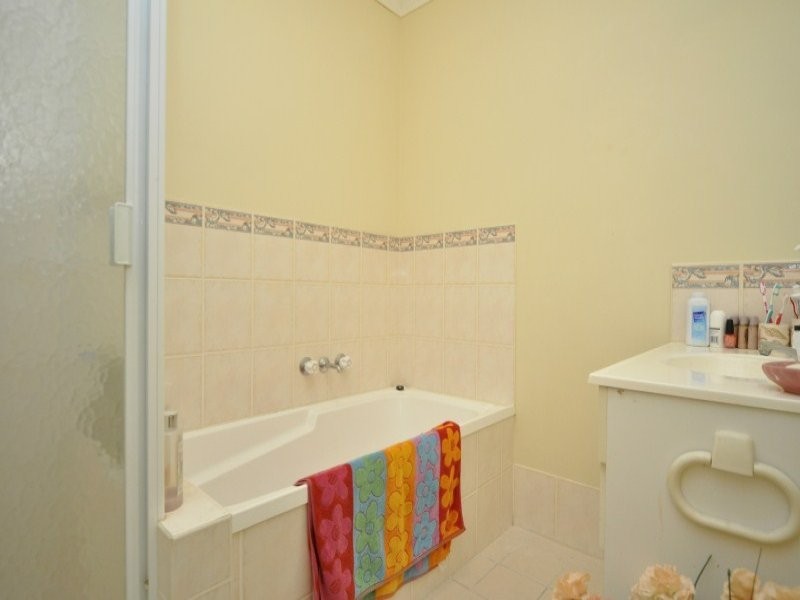 2/83 Cootharaba Drive, Helensvale QLD 4212