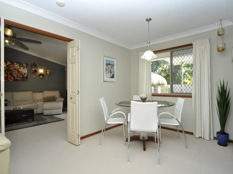 8 Singleton Court, Helensvale QLD 4212