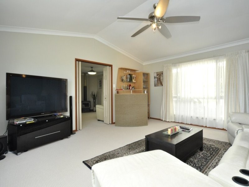 8 Singleton Court, Helensvale QLD 4212