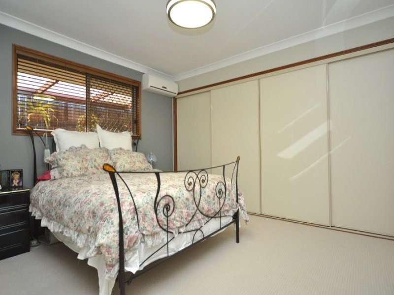 8 Singleton Court, Helensvale QLD 4212