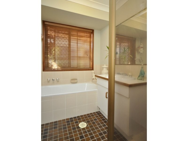 8 Singleton Court, Helensvale QLD 4212