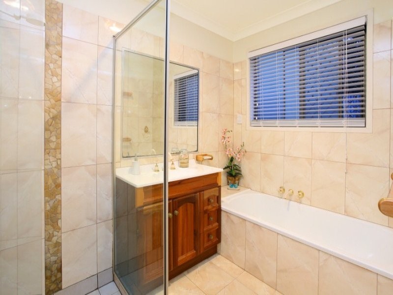 9 Berri Place, Helensvale QLD 4212