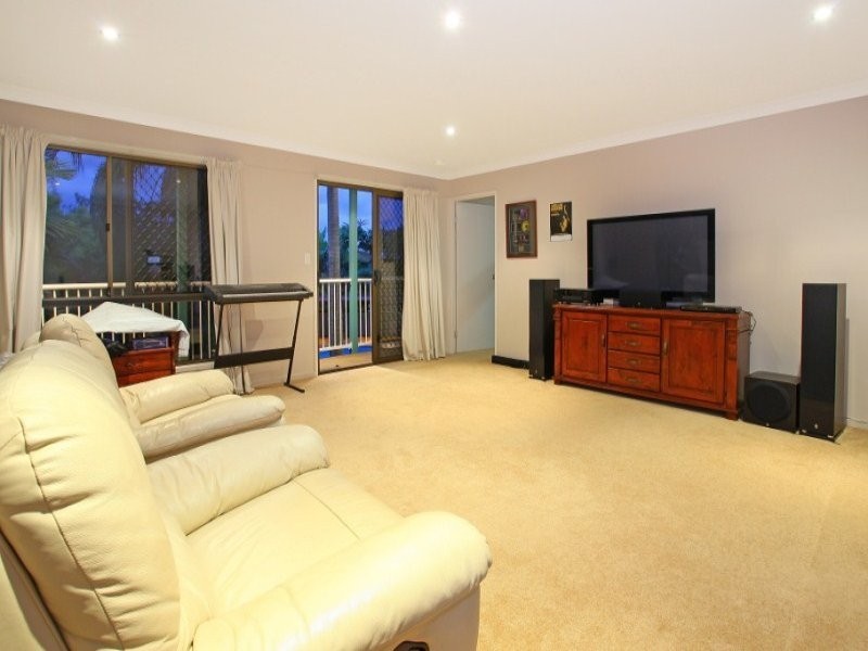 9 Berri Place, Helensvale QLD 4212