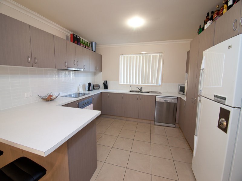 6 Sandow Street, Pacific Pines QLD 4211