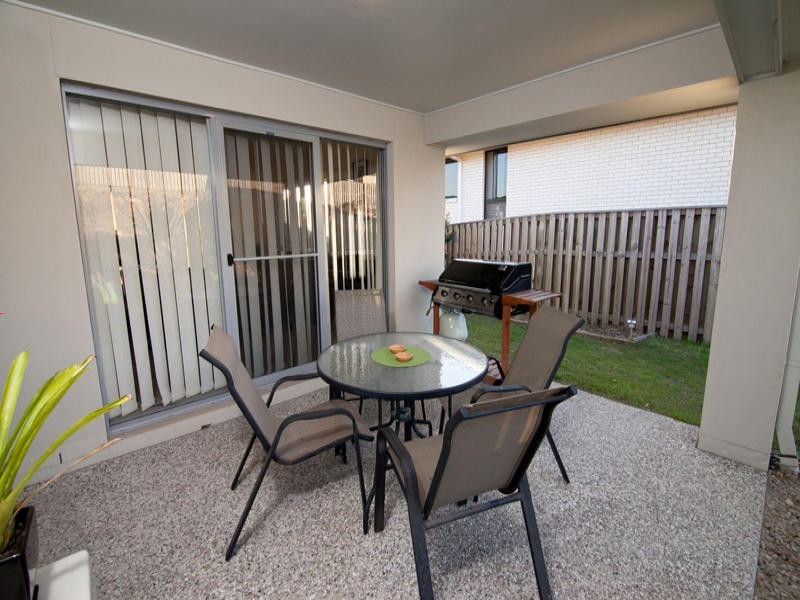 6 Sandow Street, Pacific Pines QLD 4211