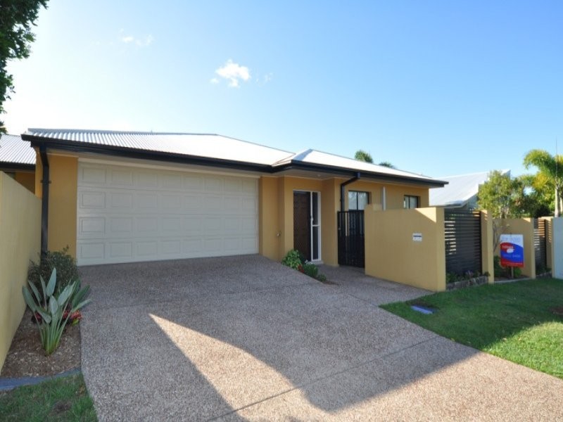 2/2 Livingstone Street, Upper Coomera QLD 4209