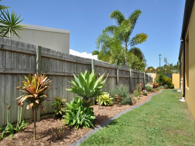 2/2 Livingstone Street, Upper Coomera QLD 4209