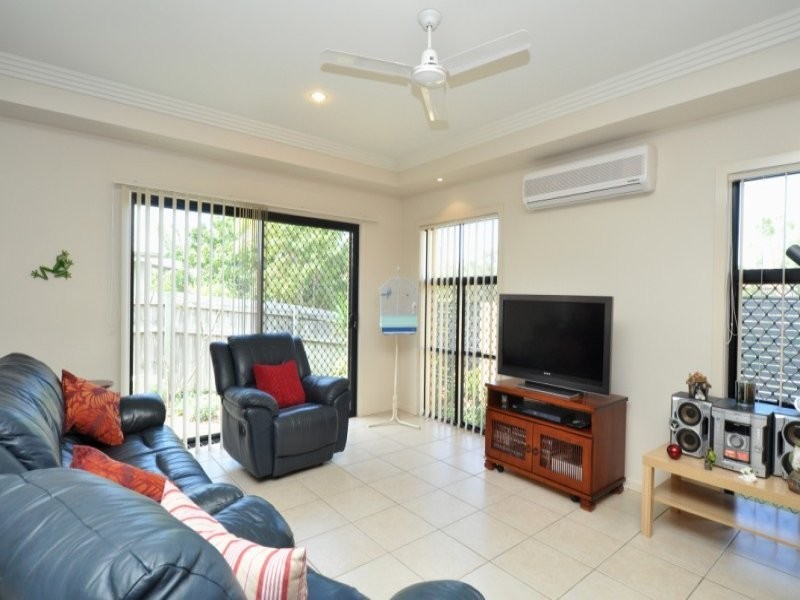 2/2 Livingstone Street, Upper Coomera QLD 4209