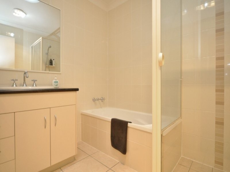 2/2 Livingstone Street, Upper Coomera QLD 4209