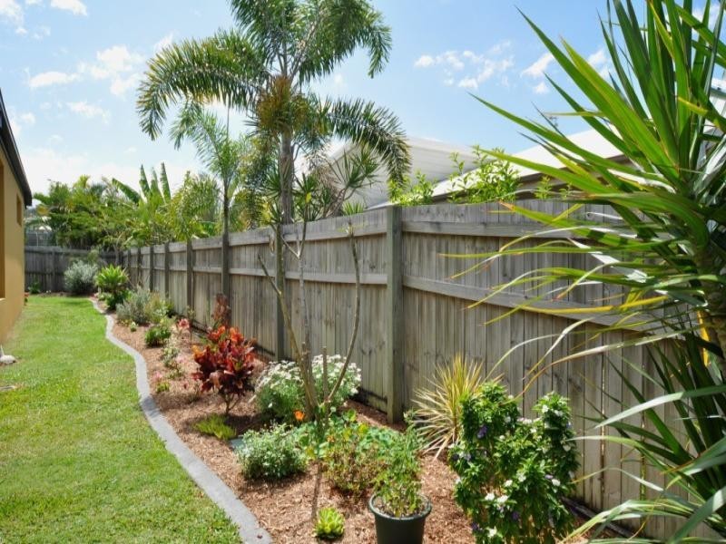 2/2 Livingstone Street, Upper Coomera QLD 4209