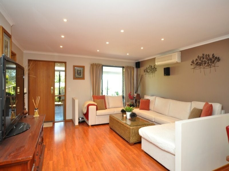 8 Linksview Court, Helensvale QLD 4212