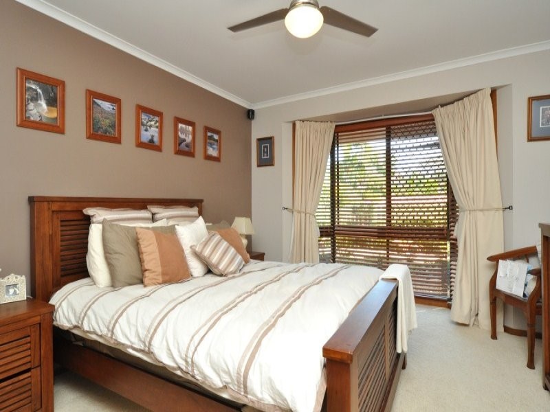8 Linksview Court, Helensvale QLD 4212
