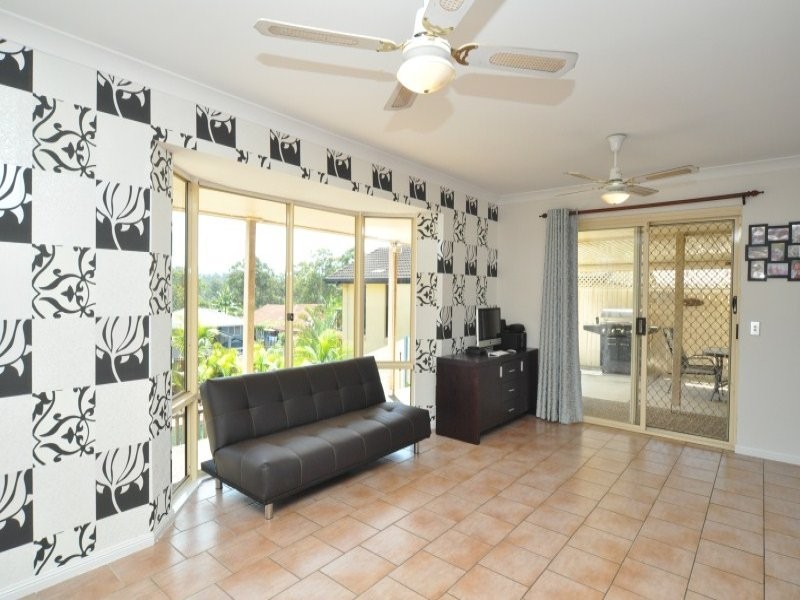 53 Lismore Drive, Helensvale QLD 4212