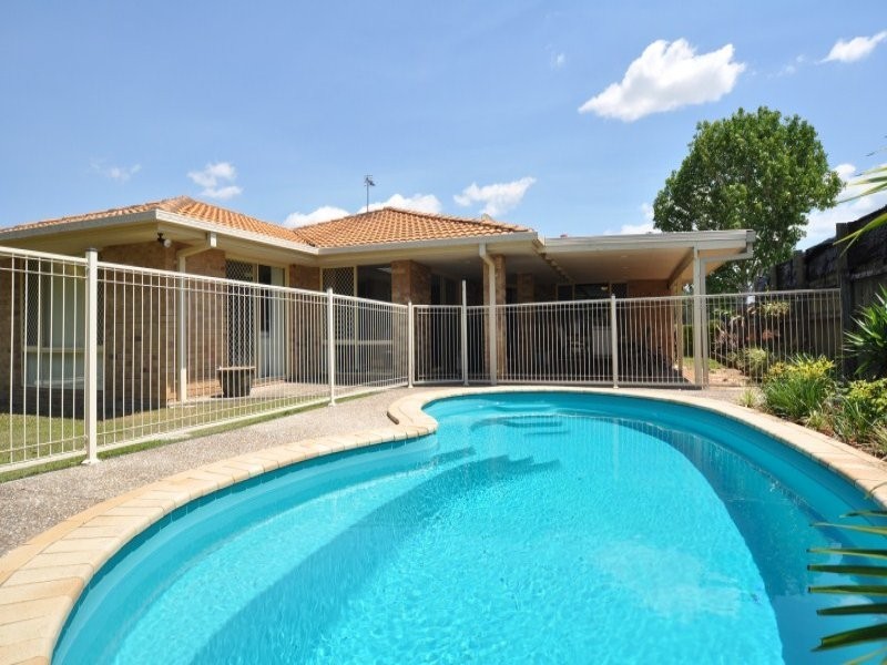 17 Cootharaba Drive, Helensvale QLD 4212