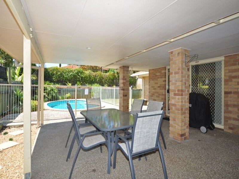 17 Cootharaba Drive, Helensvale QLD 4212