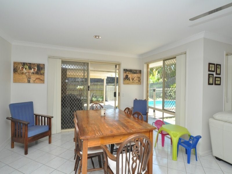 17 Cootharaba Drive, Helensvale QLD 4212