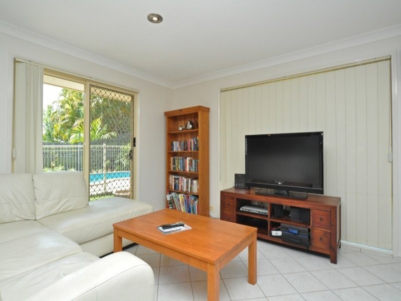 17 Cootharaba Drive, Helensvale QLD 4212