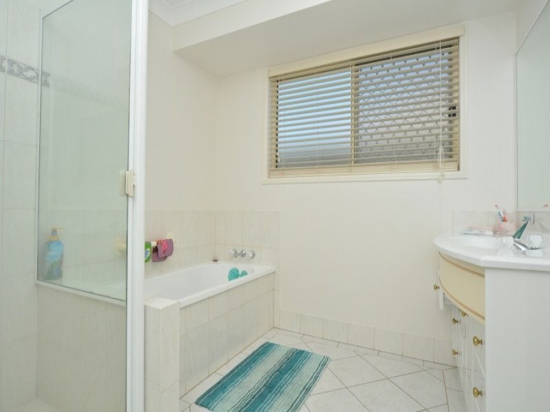 17 Cootharaba Drive, Helensvale QLD 4212