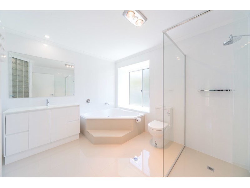 24 Latrobe Avenue, Helensvale QLD 4212