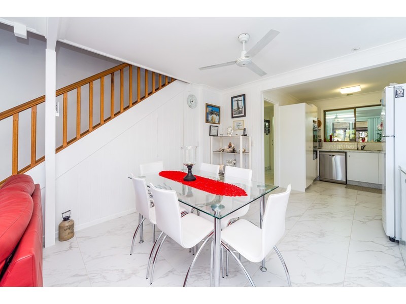 2/7 Woodgate Place, Paradise Point QLD 4216