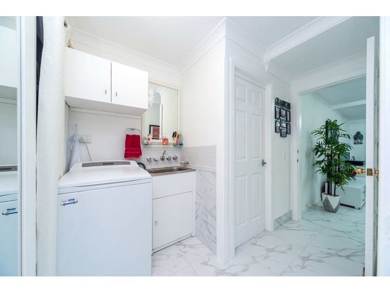 2/7 Woodgate Place, Paradise Point QLD 4216