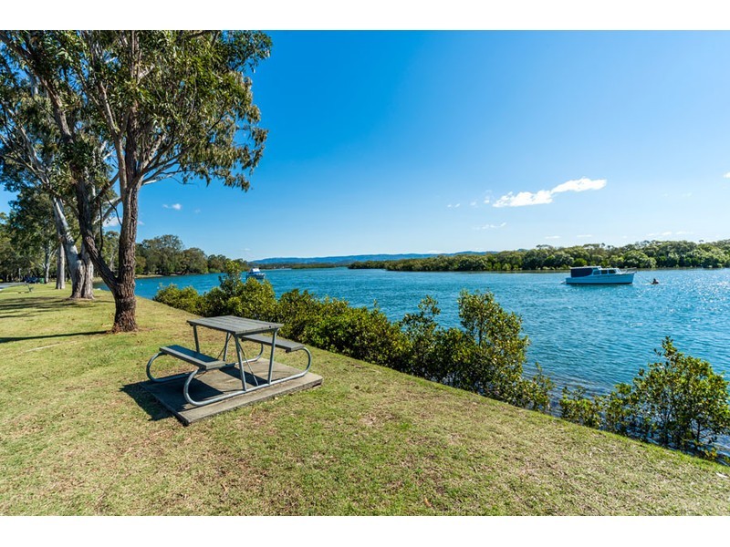 2/7 Woodgate Place, Paradise Point QLD 4216