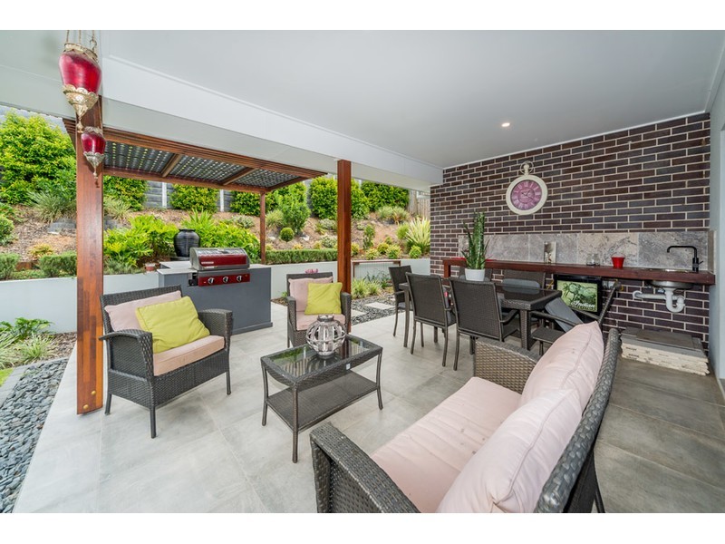 215 Riverstone Crossing, Maudsland QLD 4210