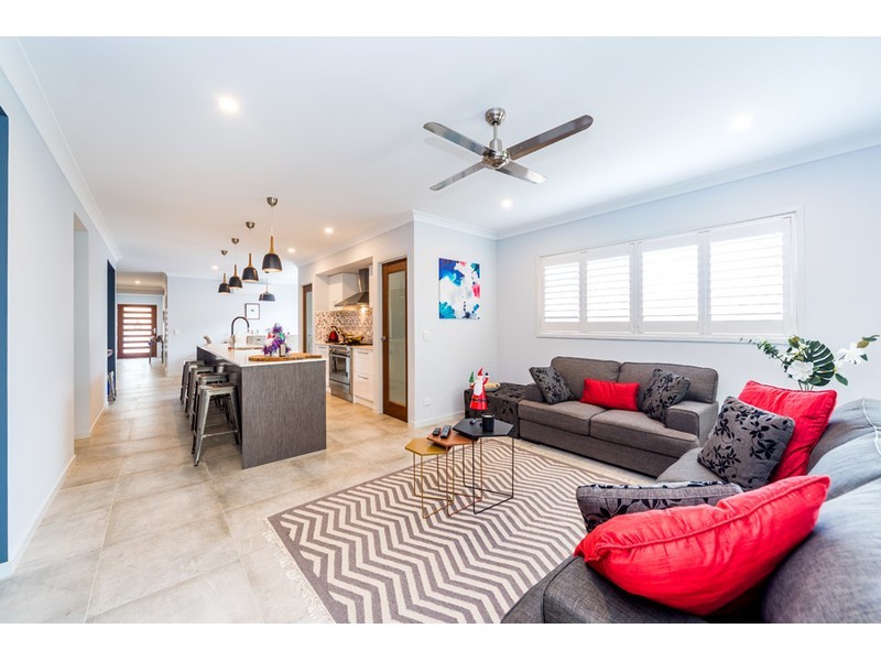 215 Riverstone Crossing, Maudsland QLD 4210