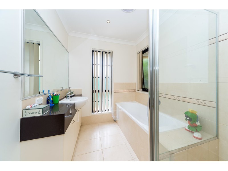 2/10 Wilmington Court, Helensvale QLD 4212