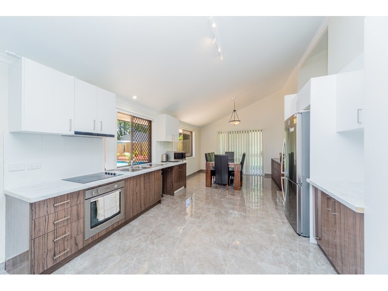 4 Bunya Court, Helensvale QLD 4212