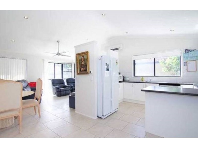 2 Hialeah Crescent, Helensvale QLD 4212