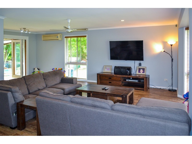 6 Mundulla Place, Helensvale QLD 4212