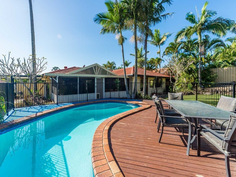 12 Renmark Court, Helensvale QLD 4212