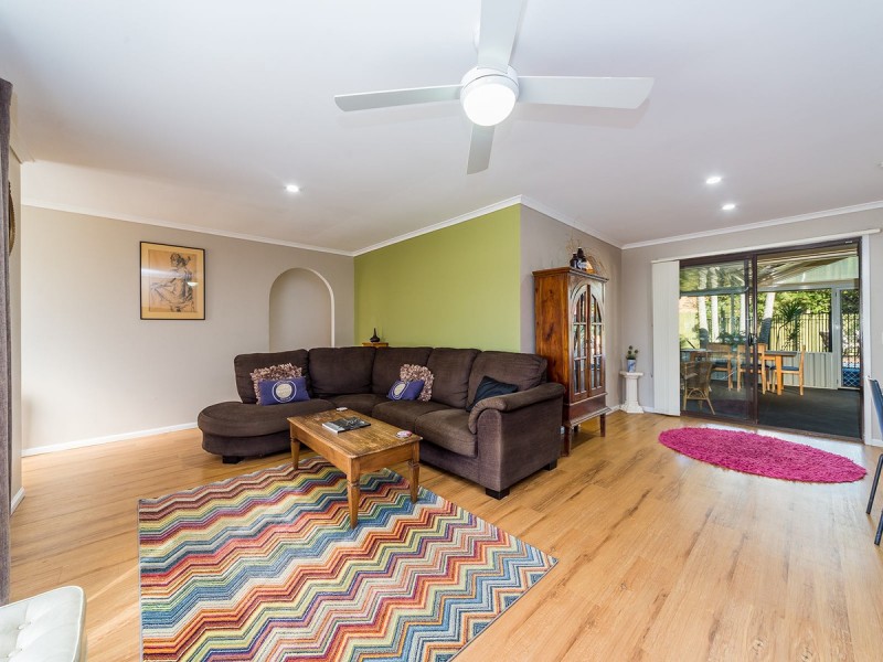 12 Renmark Court, Helensvale QLD 4212